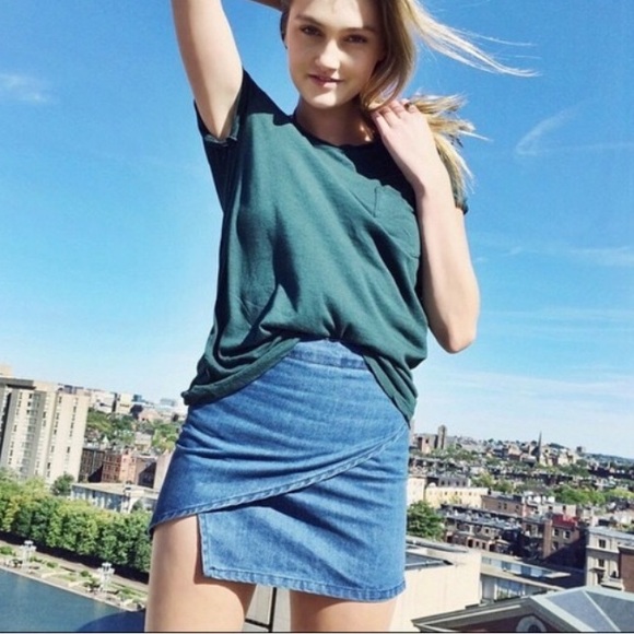 Brandy Melville Cara Skirt - Picture 2 of 3
